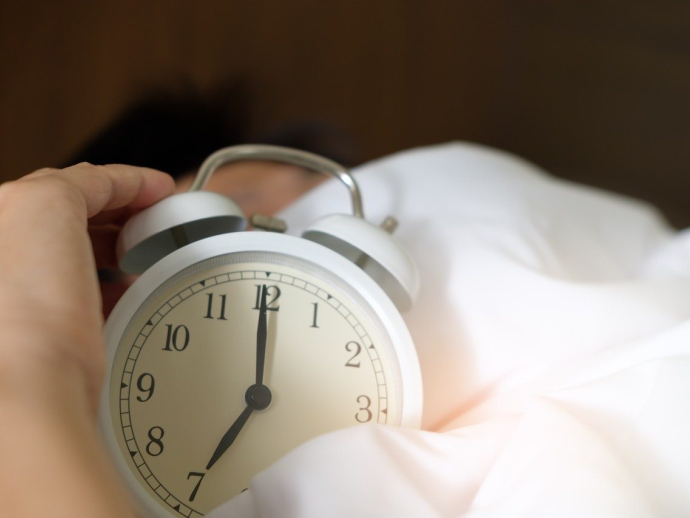 Better Sleep in Dubai: Practical Tips for Hot Nights and Busy Days