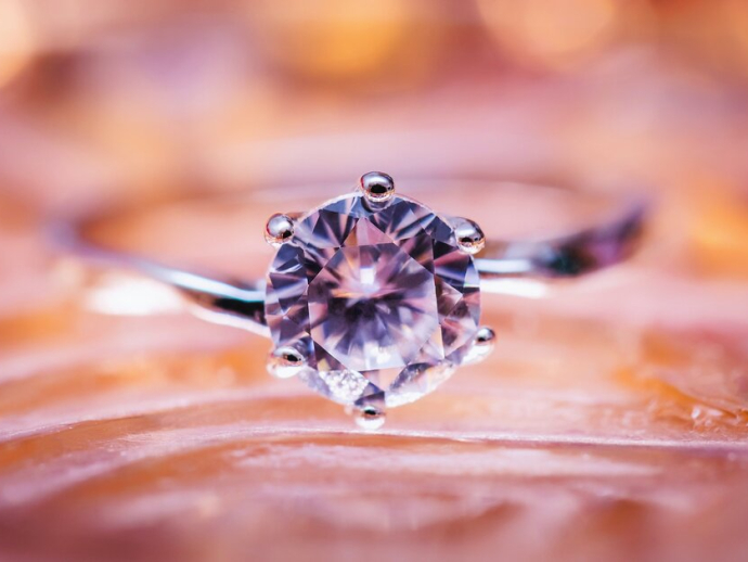 Does Size Matter When Buying a Diamond?