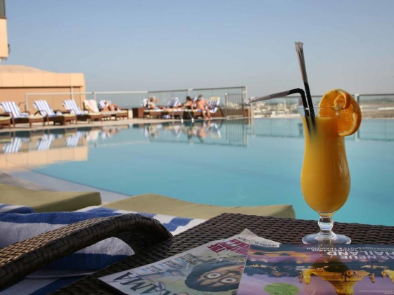 Pool Bar