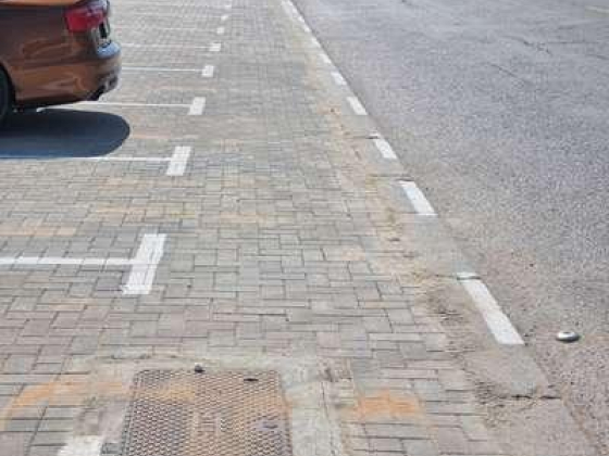 Dubai Commer City 1 Bus Stop