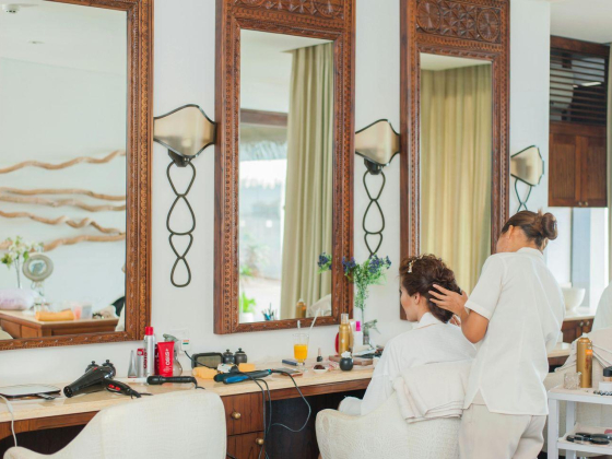 Lumera Ladies Cosmetic & Personal Care Center
