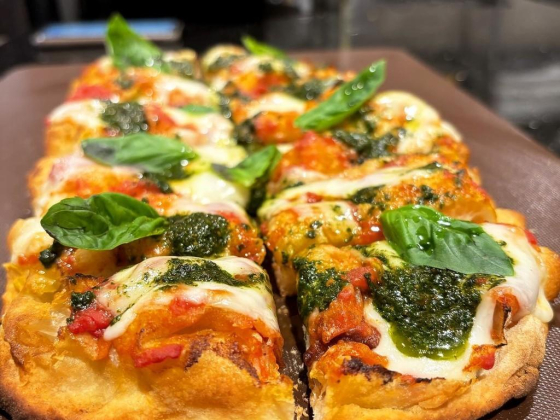 Capos Pizza