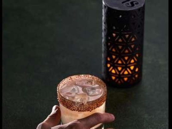 Iris ​lounge Bar