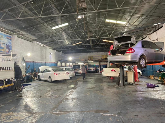 Al Bab Al Fiddi Garage