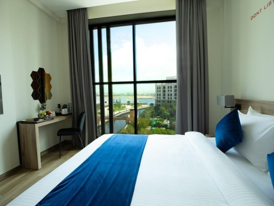 Grand Kingsgate Waterfront Hotel