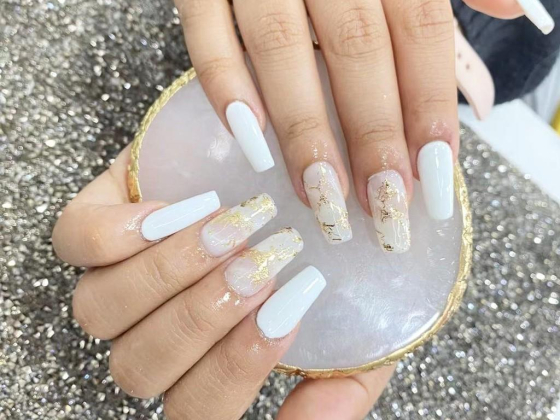 Hollywood Style Ladies Salon