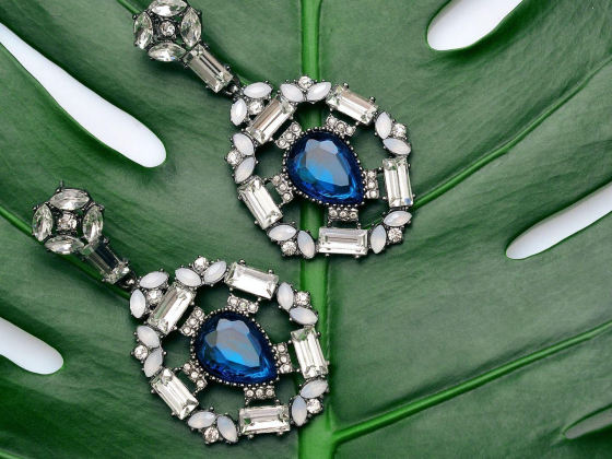 Modern Era Two Jewellery Trading