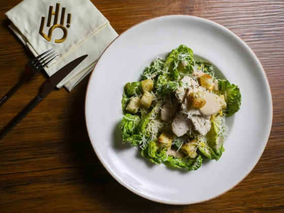 Hi Five Restaurant & Lounge