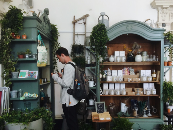 Gift Shop Near Me: Where to Actually Go in Dubai and What to Pay