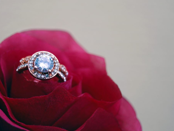 Does Size Matter When Buying a Diamond?