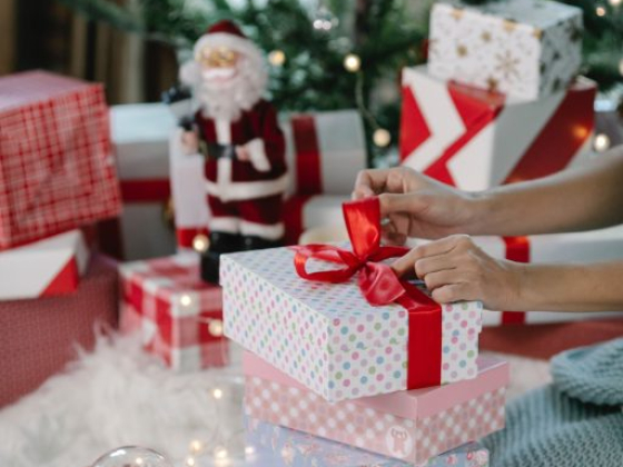 Managing the Stress of Holiday Gift Giving in Dubai
