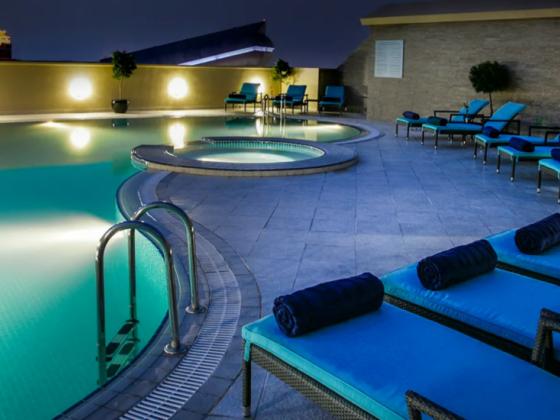 Zoviac ​pool Bar
