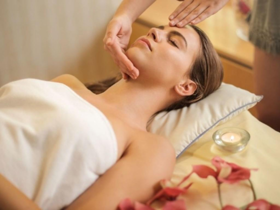 Bright Dramatic Personal Care Spa