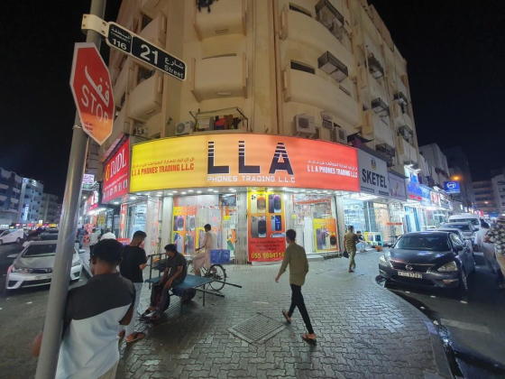 L L A Phones Trading