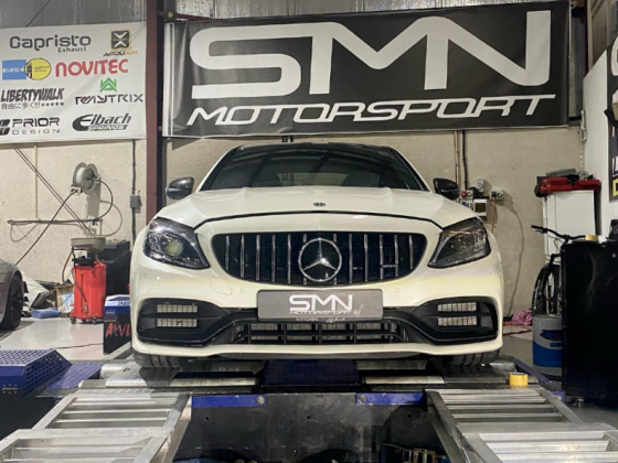 S M N Motorsport Garage
