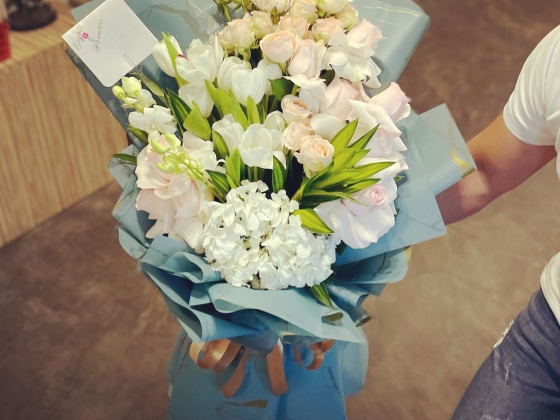 Eight Flowers Shop