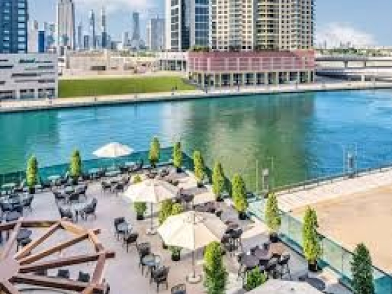 Radisson Blu Hotel, Dubai Canal View
