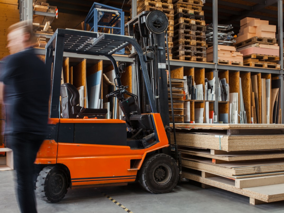 Forklift Rental in Dubai: Real Prices, Contracts, and How to Spot a Bad Supplier