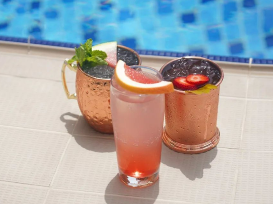 Stage Pool Lounge
