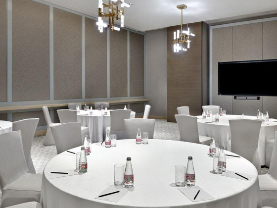 Turquoise ​​Meeting Room
